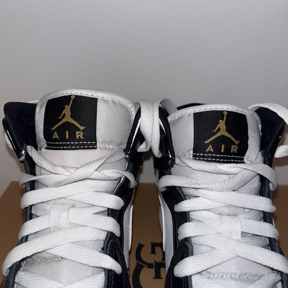 ~SOLD~ Jordan AJ 1 Mid - GS / Black/Metallic, Gold/White Size 6.5Y - Picture 7 of 8